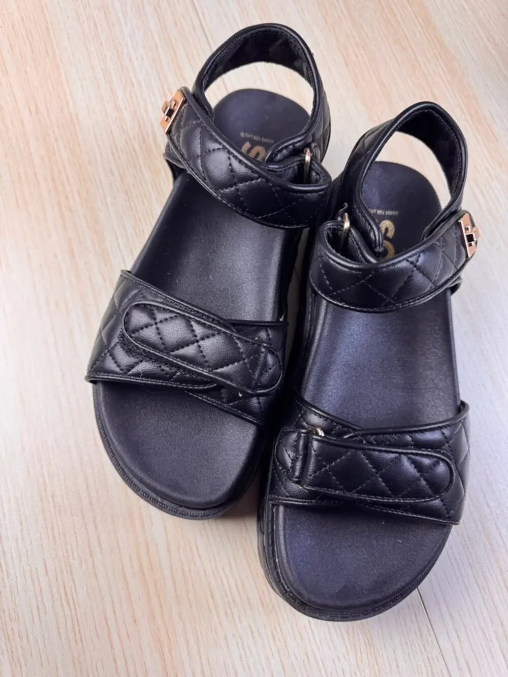 SO Women's Platform Quilted Black Sandals with Secure  Buckle Strap sz 6.5